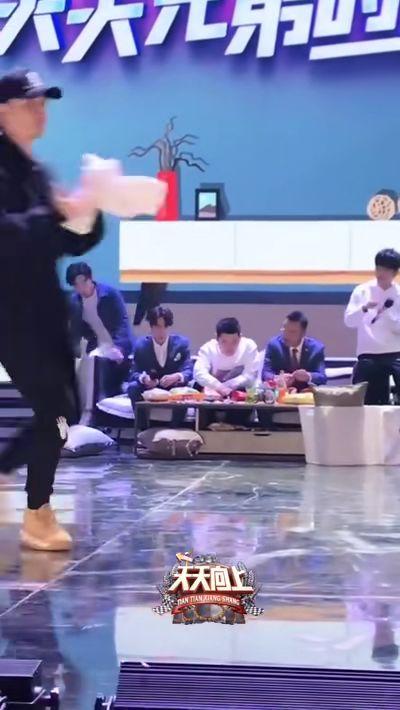 天天吃瓜看戏不停